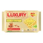 Hwa Tai Luxury Peanut Flavoured Vegetable Calcium Cream Sandwich 200g