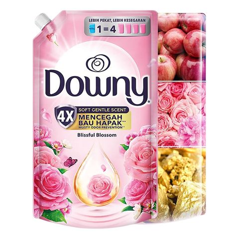 Downy Blissful Blossom Concentrate Fabric Conditioner Refill Crown 1.35L