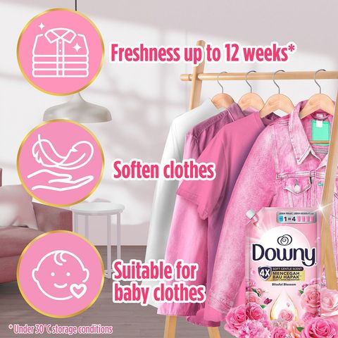 Downy Blissful Blossom Concentrate Fabric Conditioner Refill Crown 1.35L