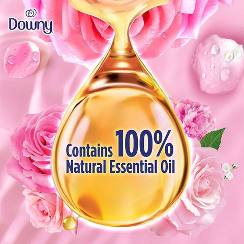 Downy Blissful Blossom Concentrate Fabric Conditioner Refill Crown 1.35L