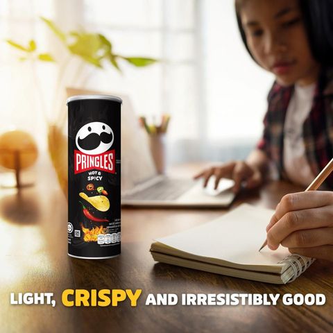Pringles Hot & Spicy Potato Chips 102g