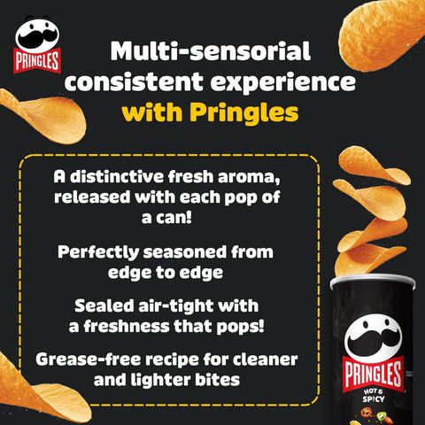 Pringles Hot & Spicy Potato Chips 102g