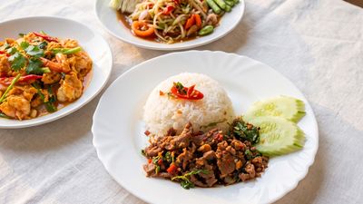 ຕຳ ແລະ ອາຫານຕາມສັ່ງ ຫຼ້ານ້ອຍ