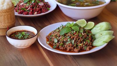 ຮ້ານ ແມ່ສີຂາຍລາບກ້ອຍ