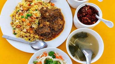 ရန်ကုန်ဒံပေါက်နှင့်ကြက်သားသုပ် (ပြင်ဦးလွင်)