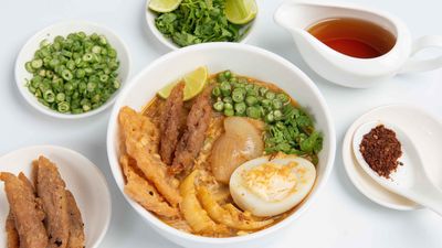 Zin Family ရန်ကုန်မုန့်ဟင်းခါး၊အသုပ်စုံနှင့်စားဖွယ်စုံ