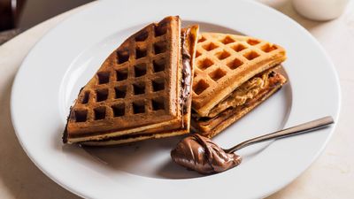 Waffle Depan Rumah Jutaria (Taman Lembah Permai)
