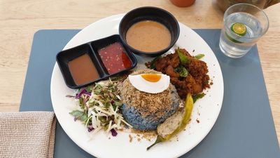 Kak Yah Nasi Kerabu & Nasi Kukus (Datuk Kumbar)
