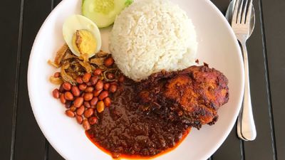 Nasi Lemak Cahaya Bulan (Lestari Mansion)