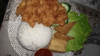 Ayam penyet ibu hariyati