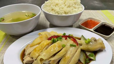 LUCKY CHICKEN RICE (LEBUH 2)