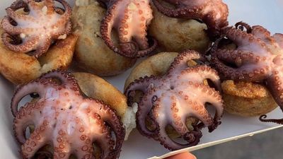 Takozaki Takoyaki - Apitong Street
