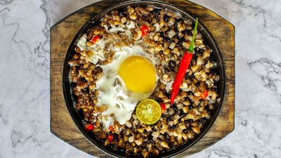 Lutoan sa Eskina Food Station