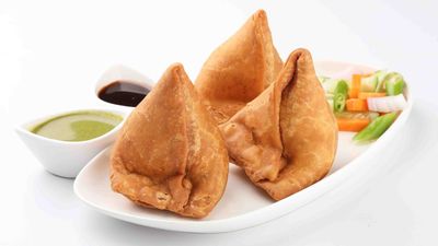 Zaiqa Samosa and Pakora