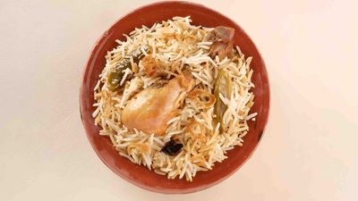 Ali Hyderabadi Yakhni Beef Pulao & Pakwan