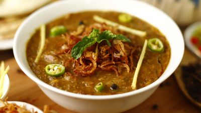 Haji Sahab Special Murgh Chany & Bong Paye