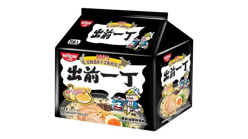 Nissin Demae Iccho Black Garlic Oil Tonkotsu Flavour Instant Noodles Hokkaido Wheat Flour 5 x 100g (The new and old packaging will be shipped out randomly)